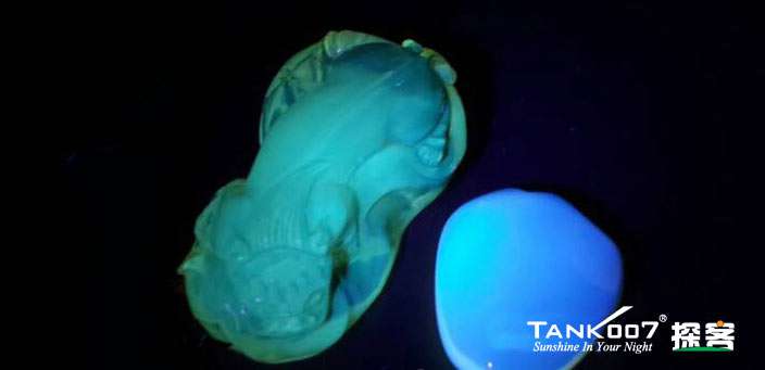 網(wǎng)上用紫光手電鑒定琥珀的帖子這么多，哪個是真假？